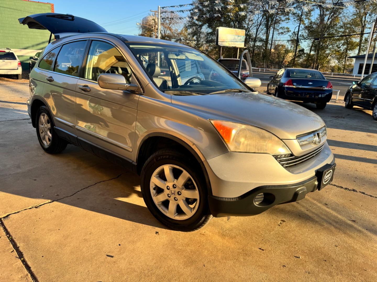 2007 Gray Honda CR-V EX-L 2WD AT (JHLRE38727C) with an 2.4L L4 DOHC 16V engine, 5-Speed Automatic Overdrive transmission, located at 307 West Marshall Avenue, Longview, TX, 75601, (903) 753-3091, 32.500828, -94.742577 - Photo#6